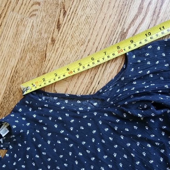 (M) American Eagle Bell Sleeve Viscose Top ❤ Shoulder & Back Cutouts ❤ - Picture 4 of 10